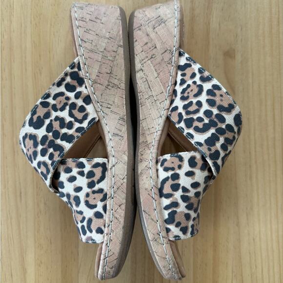 Born BOC Women’s Sz 11 Animal Print Wedge Sandals Brown Leopard Cheetah - Picture 4 of 7